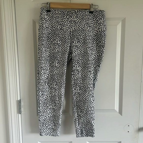 Slim-Sation Size Medium Pull-On Capri Leggings Black & White Polka Dot - Picture 1 of 8